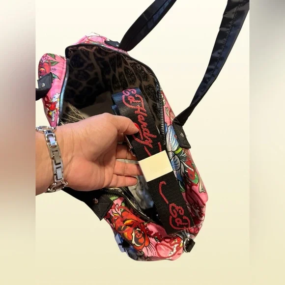 💚🌼NWT Ed Hardy "Love Kills Slowly" pink tattoo flash duffle bag. Weekender bag - Picture 12 of 14